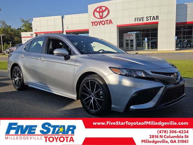 Used 2024 Toyota Camry SE FWD image 1