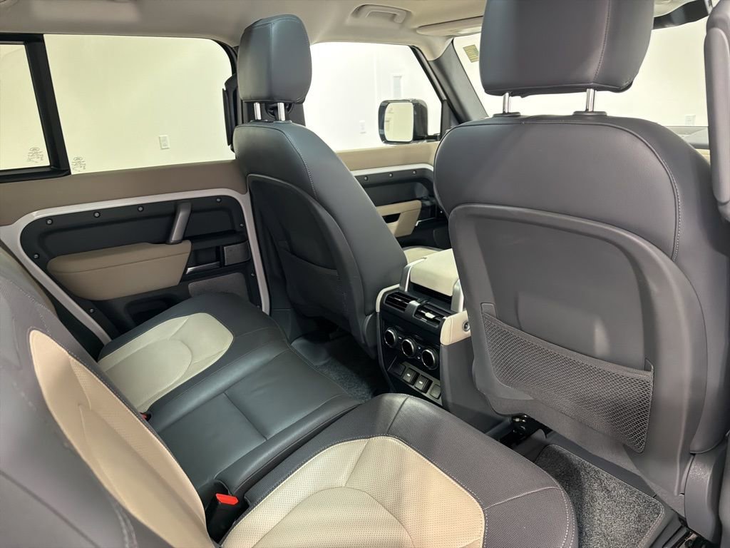Used 2024 Land Rover Defender 130 X-Dynamic SE image 27