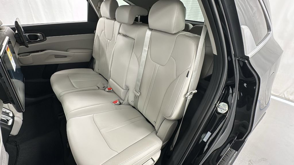 New 2025 Kia Sorento S image 12