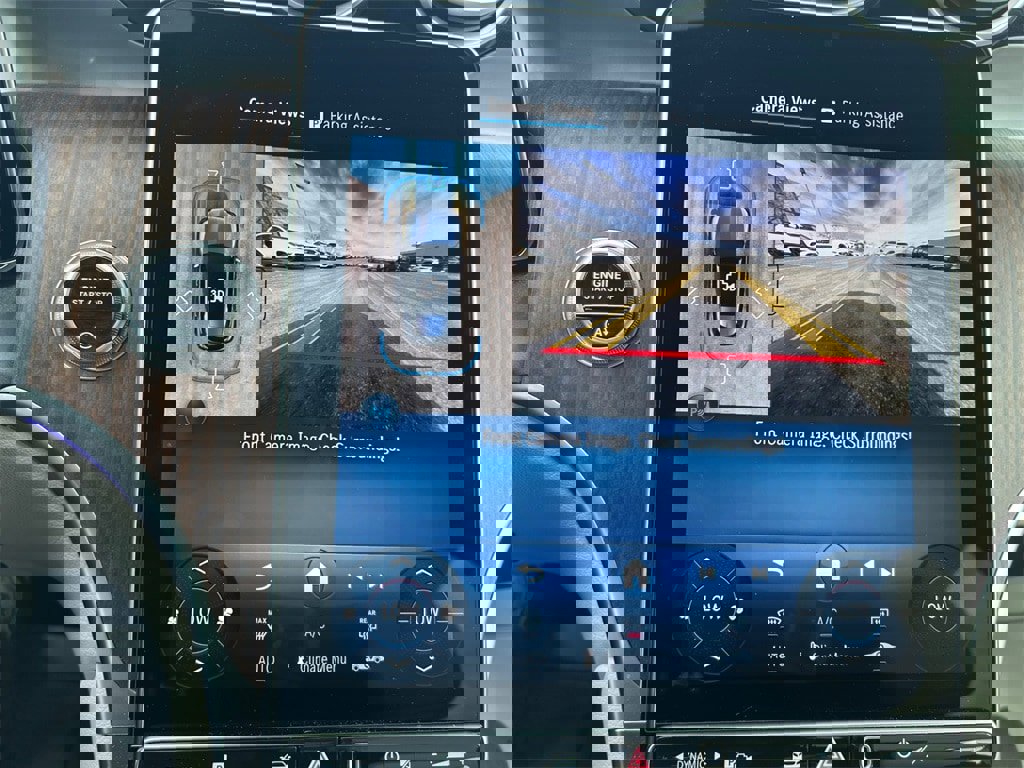 Used 2025 Mercedes-Benz GLC 300 4MATIC image 18