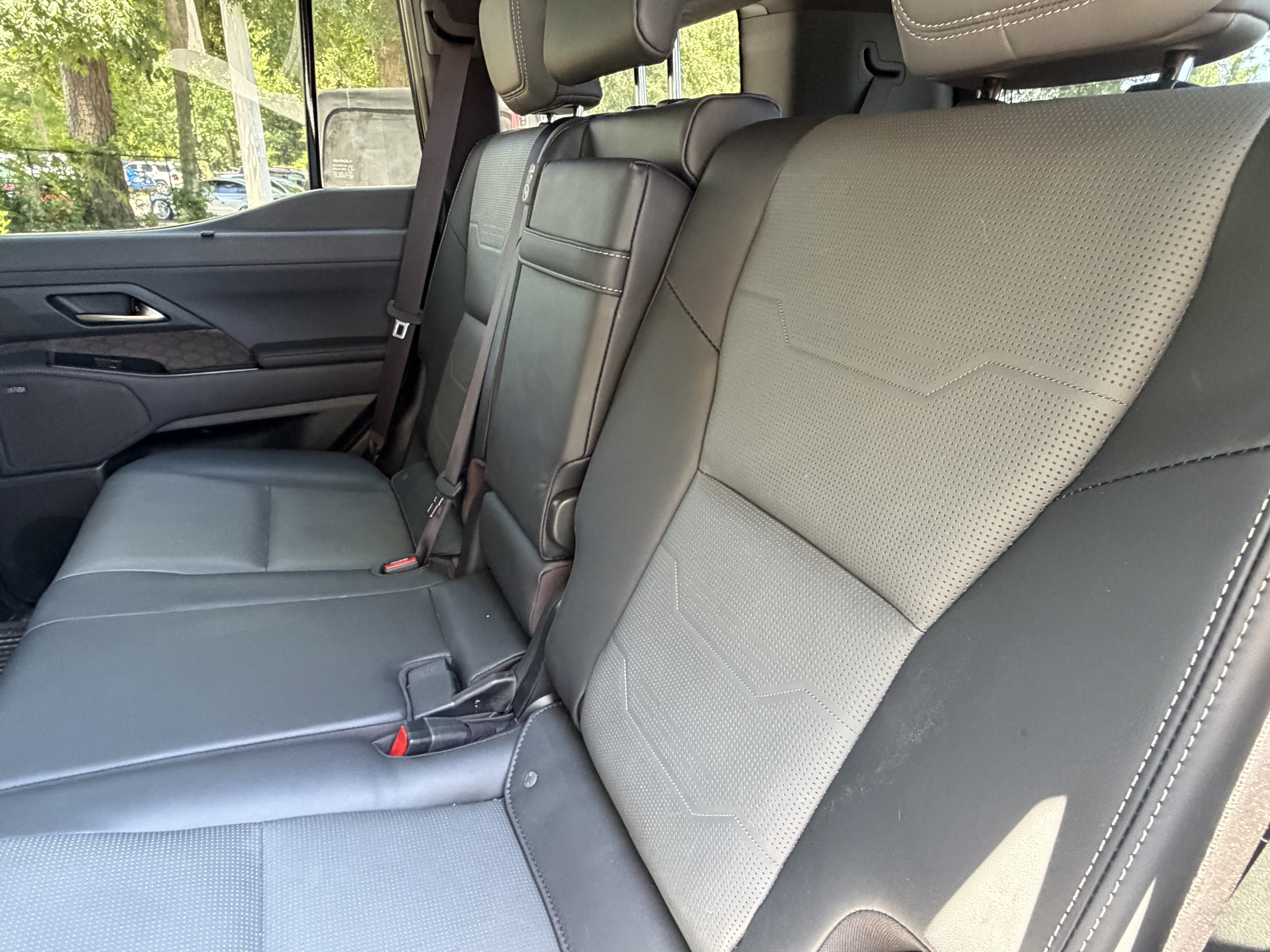 Used 2024 Lexus GX 550 w/ Accessory Package (Z1) AWD/4WD image 32