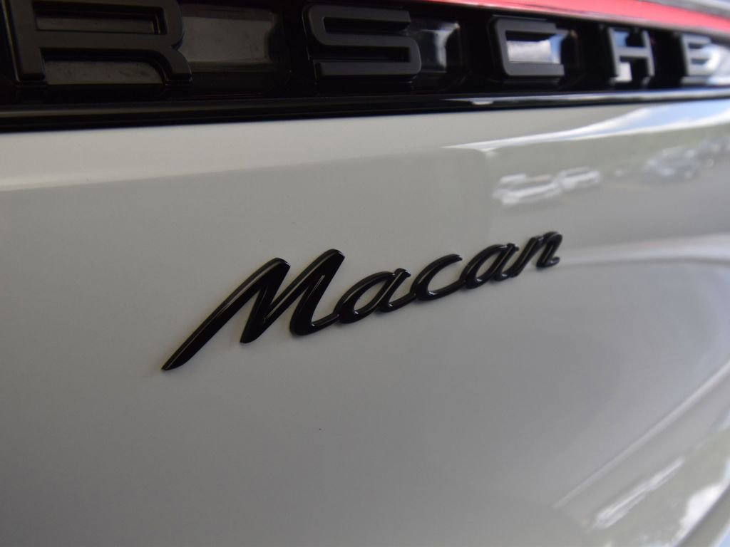 Used 2025 Porsche Macan image 44