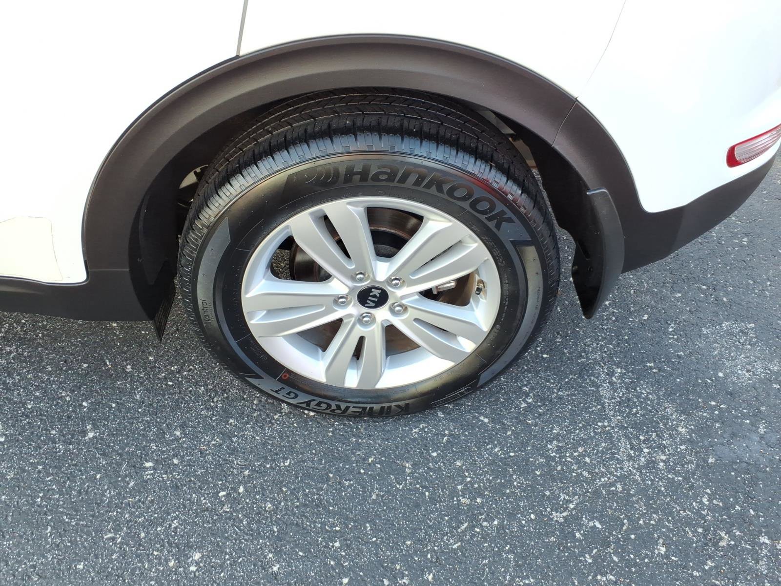 Used 2017 Kia Sportage LX w/ Option Group 012 image 8