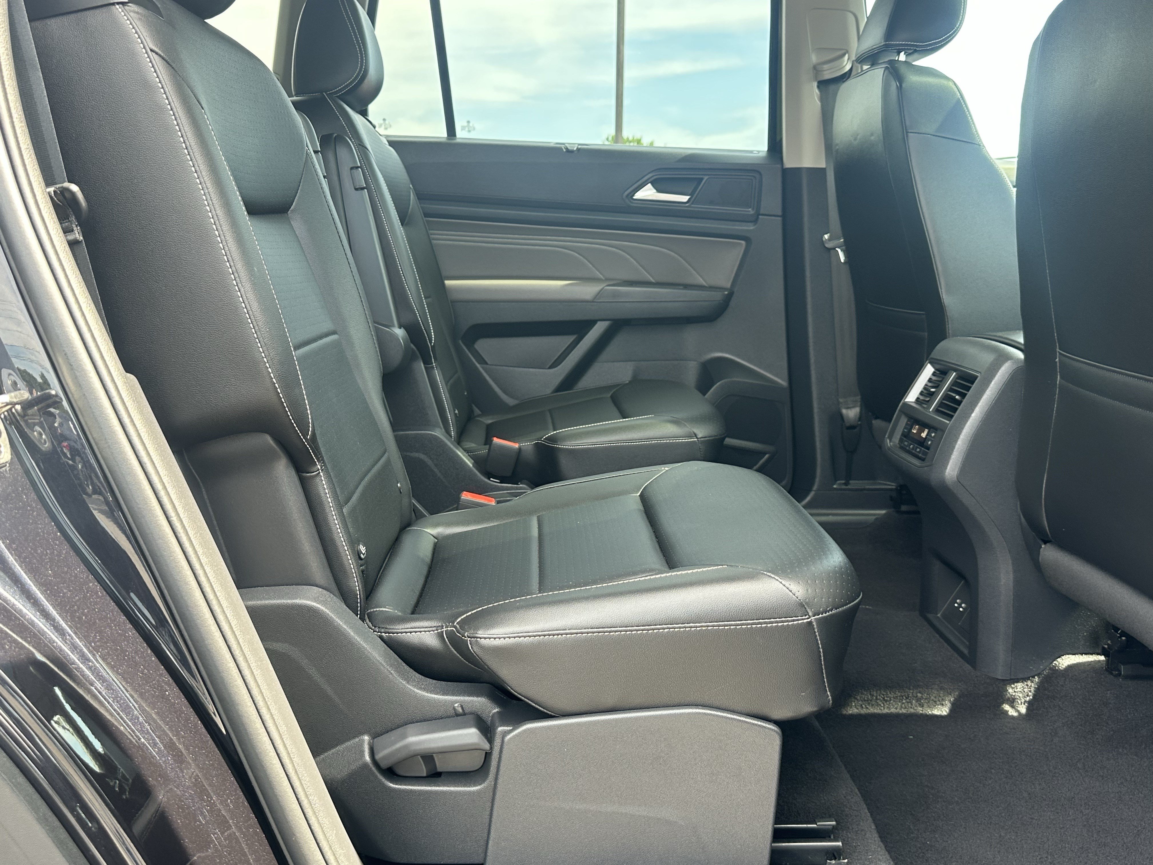 Used 2022 Volkswagen Atlas SEL R-Line AWD/4WD image 15