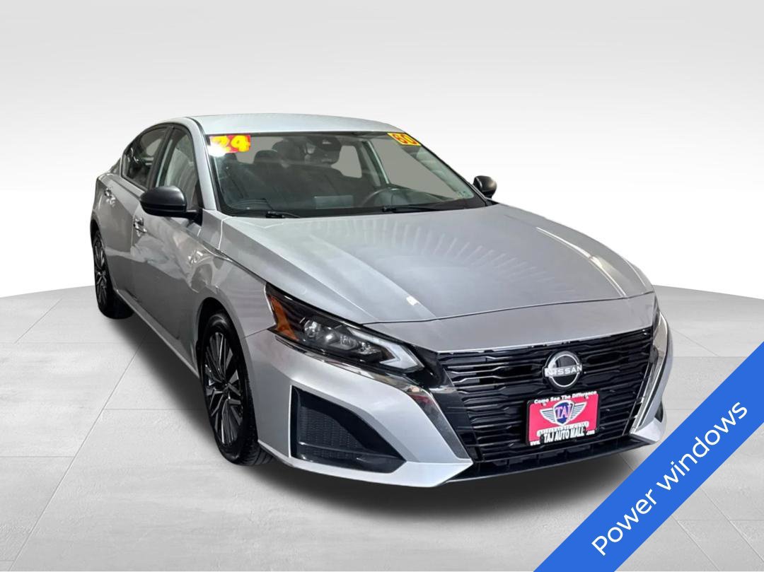 Used 2024 Nissan Altima 2.5 SV FWD image 3
