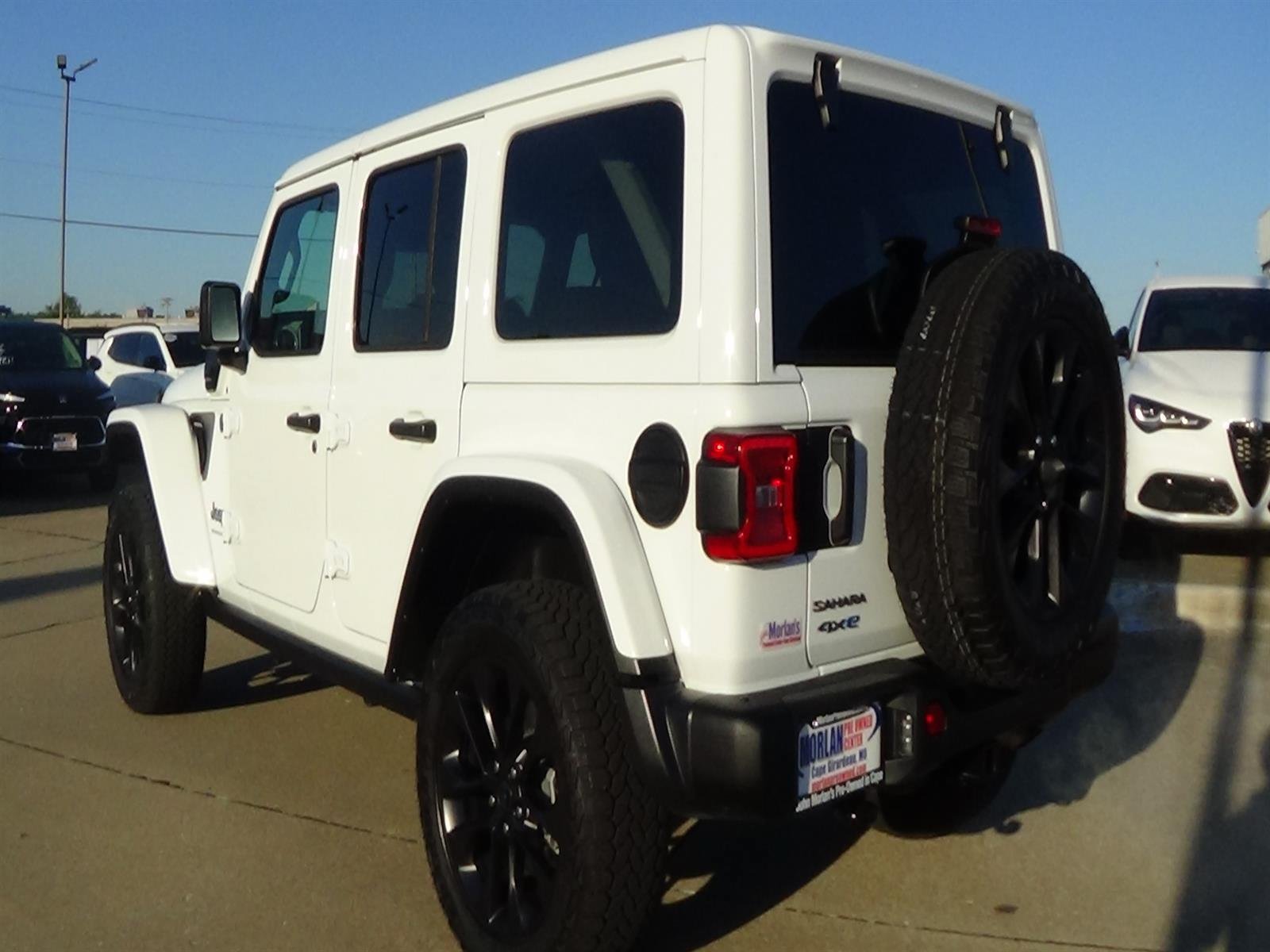 Used 2024 Jeep Wrangler Unlimited w/ Convenience Group AWD/4WD image 8