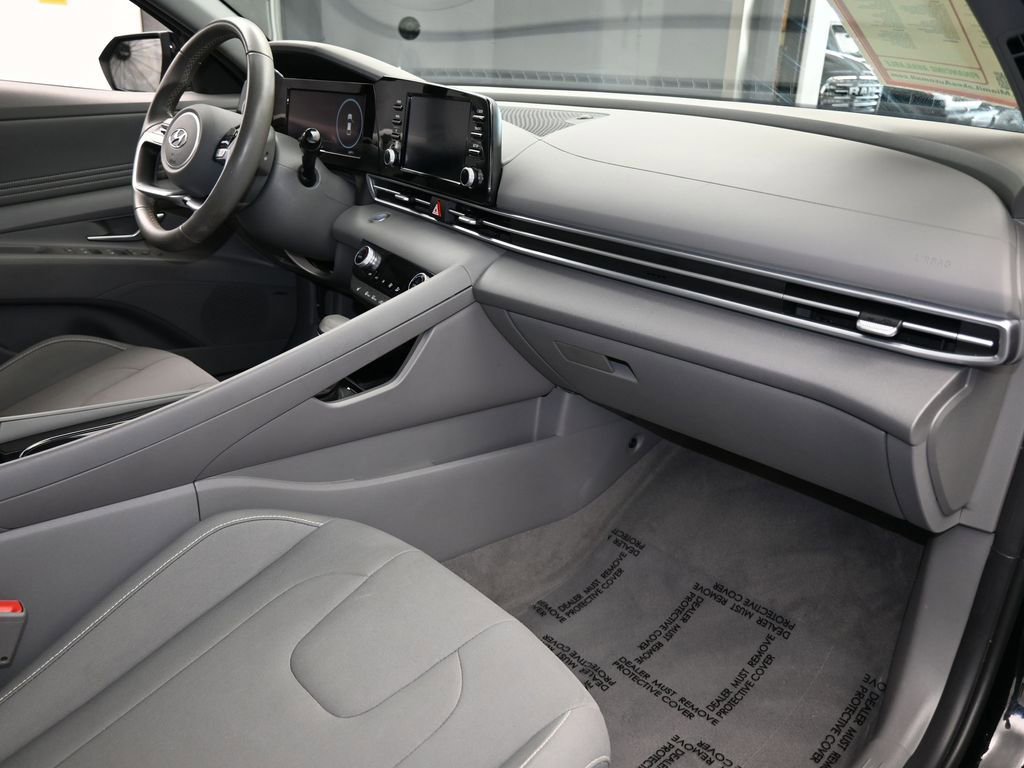 Used 2022 Hyundai Elantra SEL w/ Convenience + Premium Package image 44