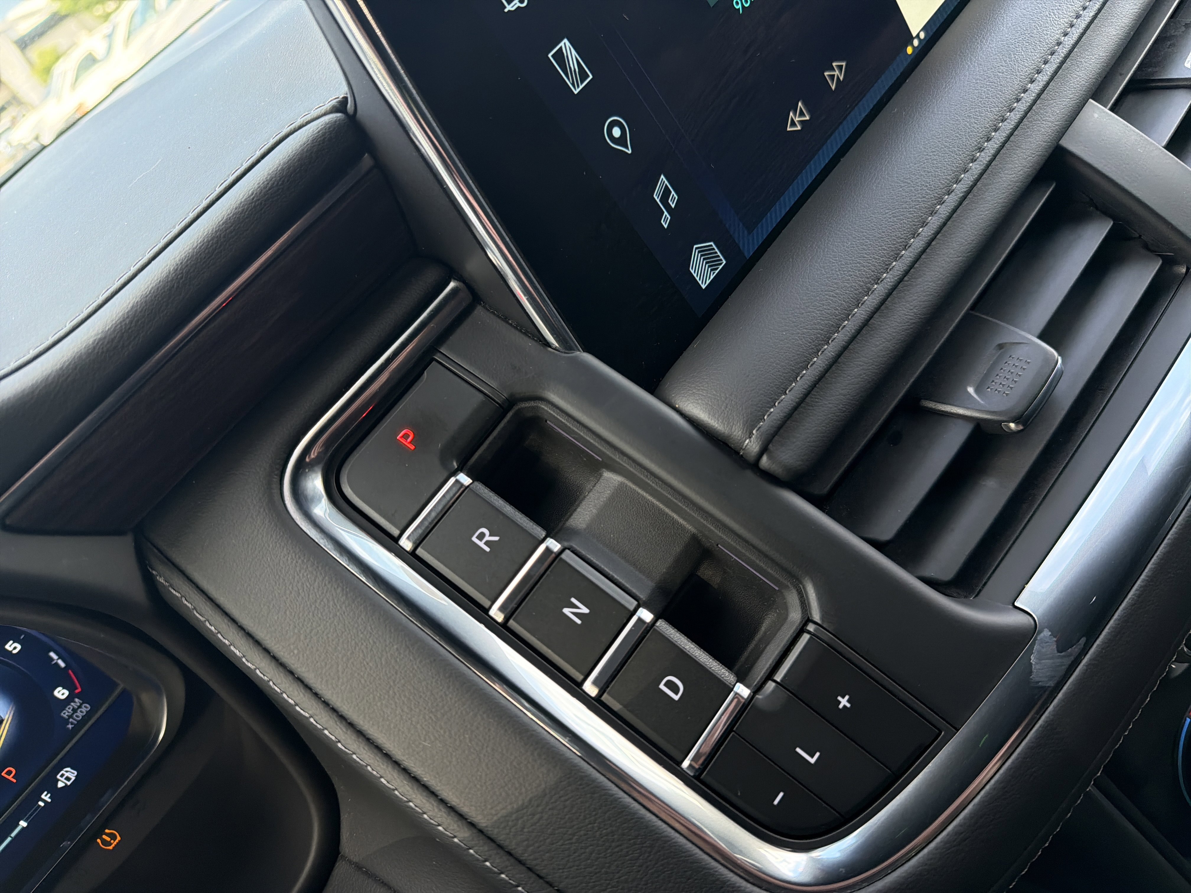 Used 2024 Chevrolet Suburban LT AWD/4WD image 25