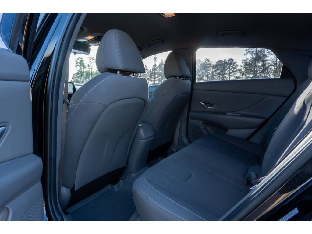 Used 2023 Hyundai Elantra SEL w/ Convenience Package image 12