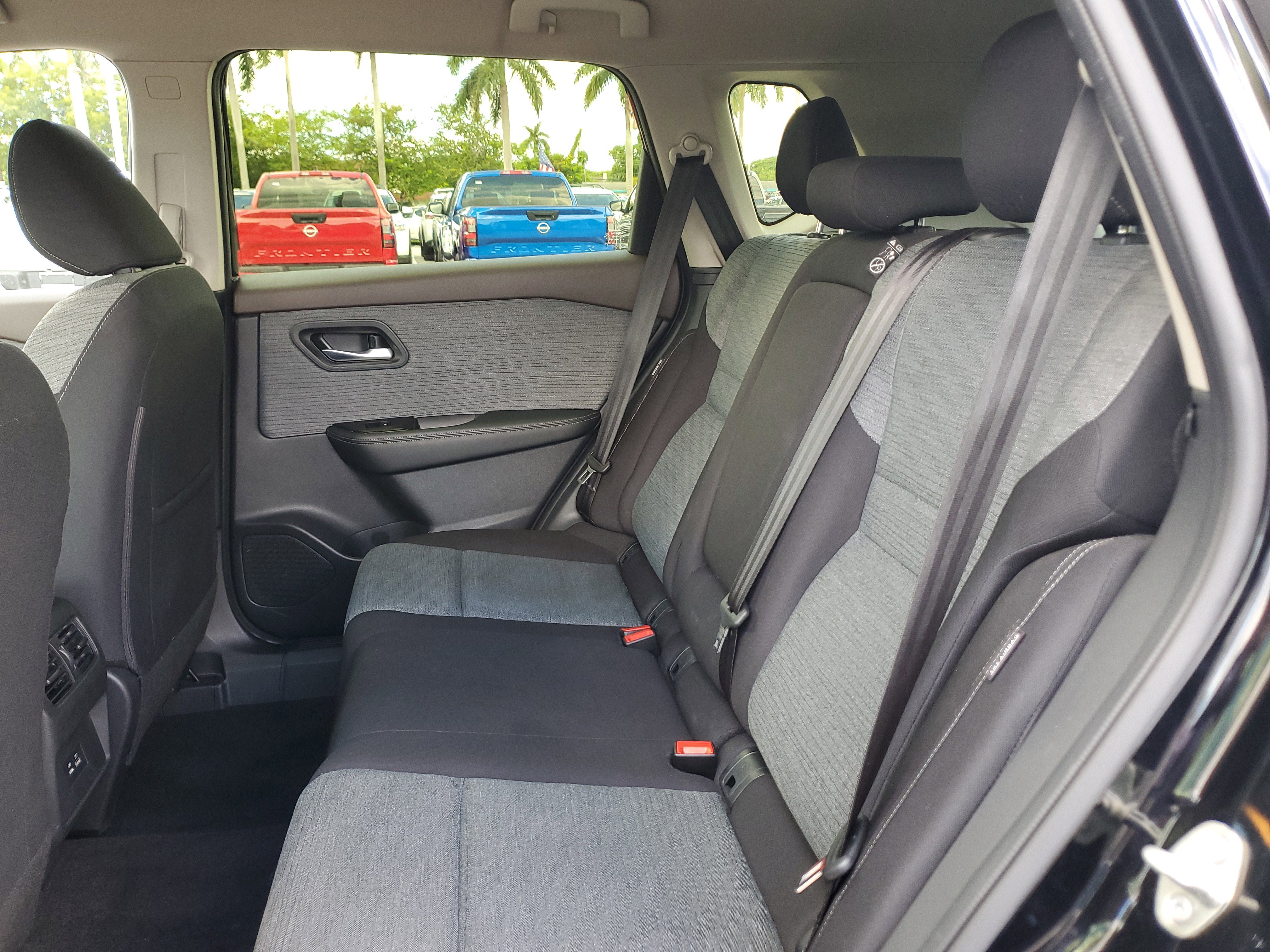 Used 2023 Nissan Rogue SV image 13