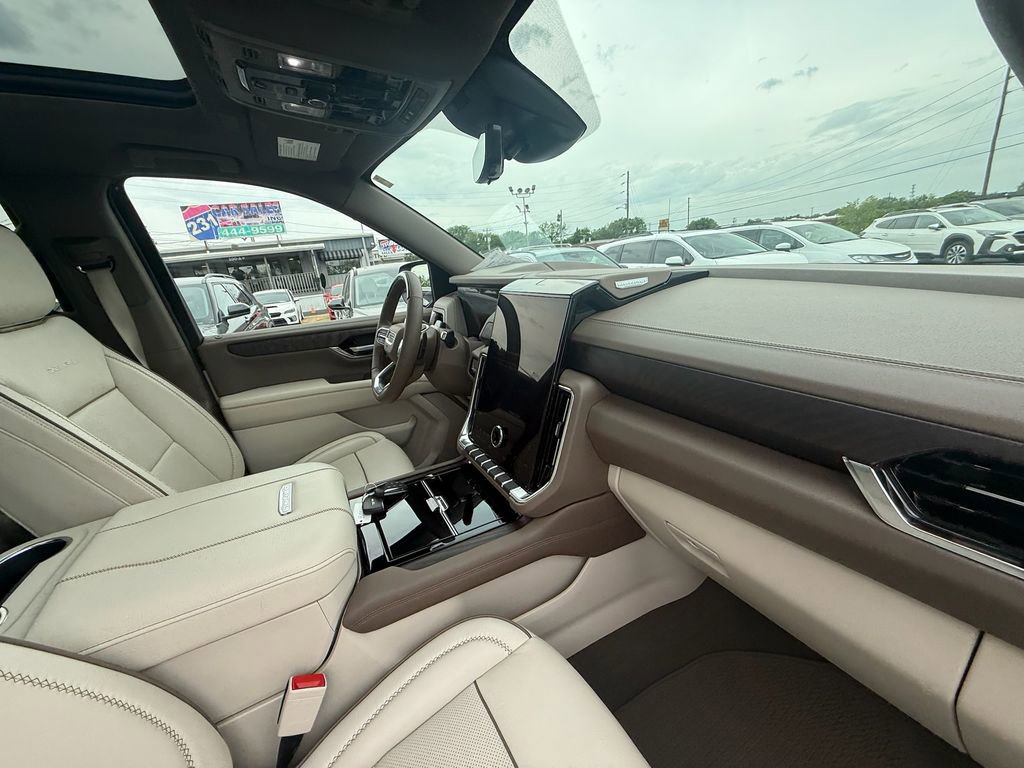 Used 2026 GMC Yukon XL Denali w/ Denali Reserve Package AWD/4WD image 26