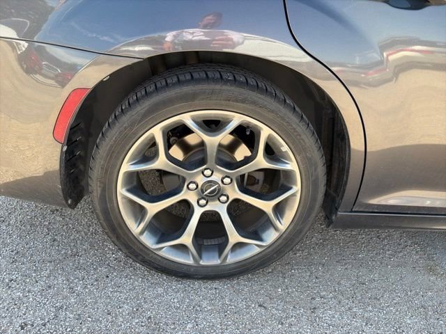 Used 2018 Chrysler 300 S w/ Safetytec Plus Group RWD image 14