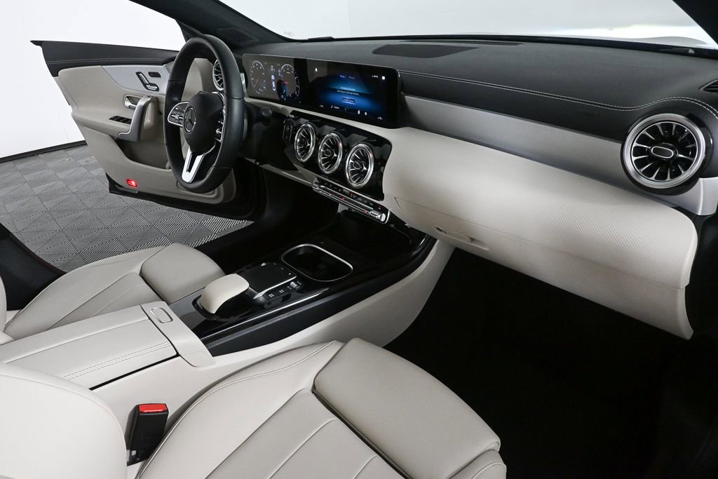 Used 2023 Mercedes-Benz CLA 250 image 23