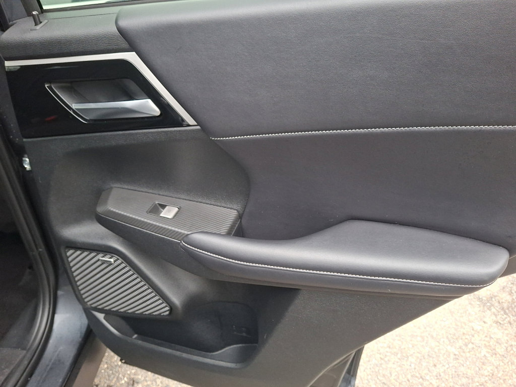 Used 2025 Mitsubishi Outlander SE AWD/4WD image 14