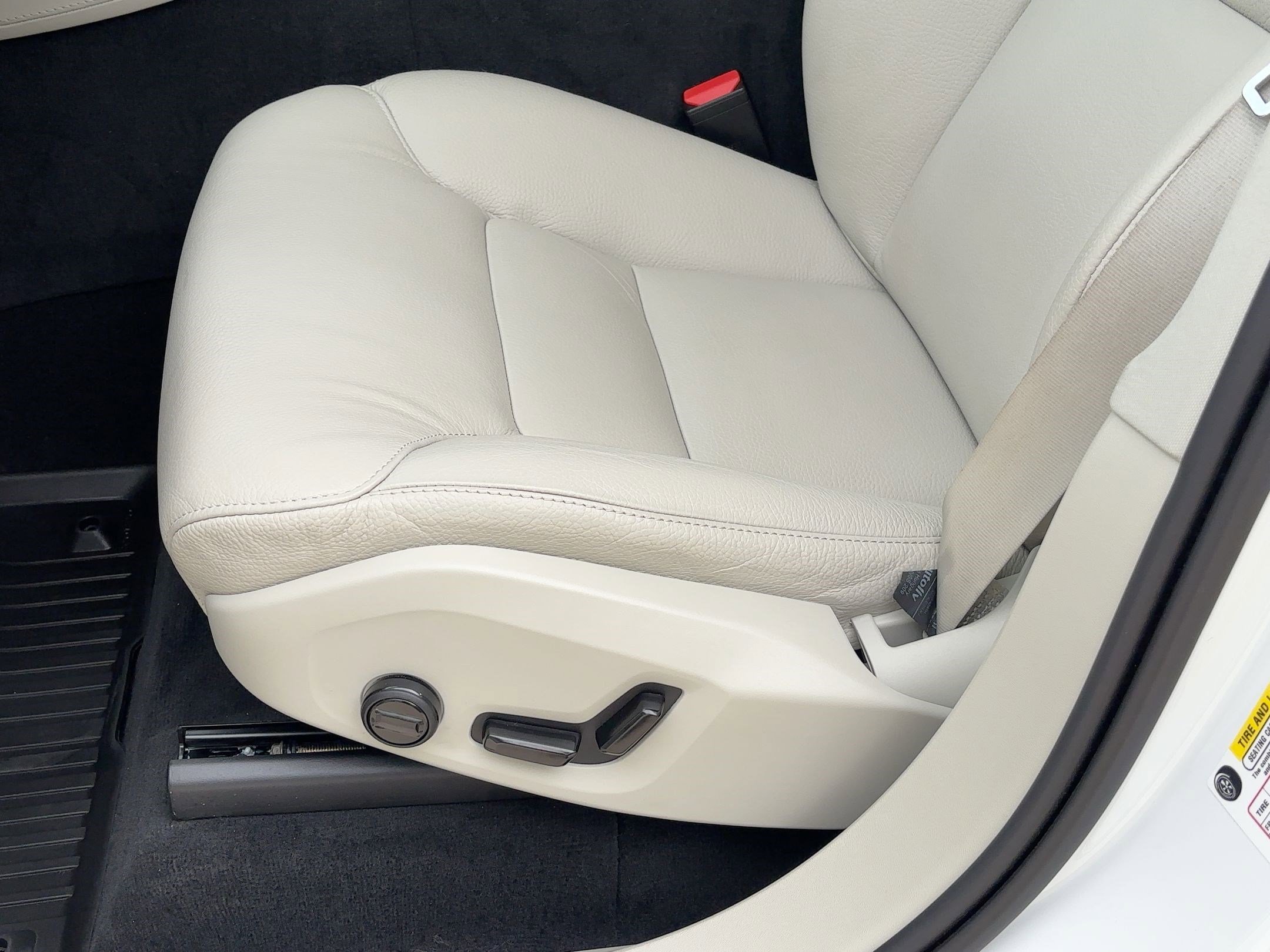 Used 2024 Volvo XC90 B6 Plus w/ Protection Package Premier image 14