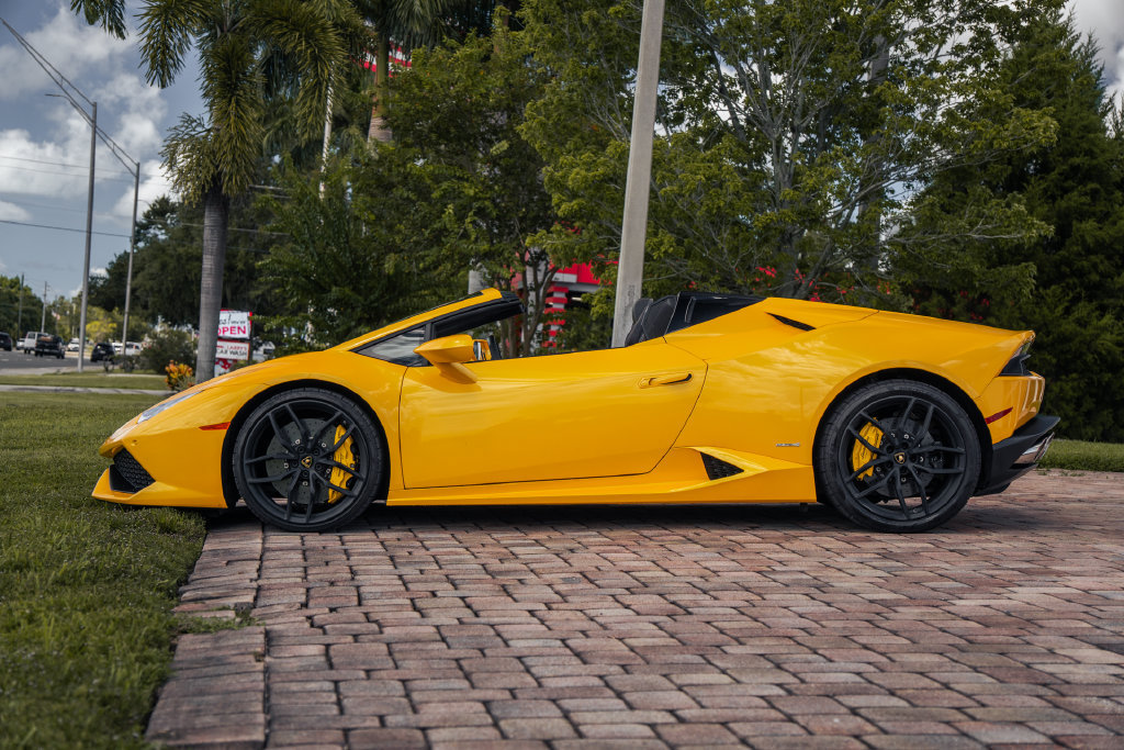 Used 2016 Lamborghini Huracan LP 610-4 AWD/4WD image 3