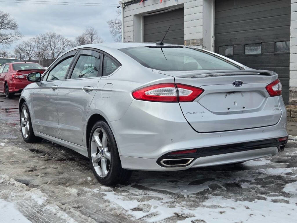 Used 2015 Ford Fusion SE w/ Equipment Group 201A image 3