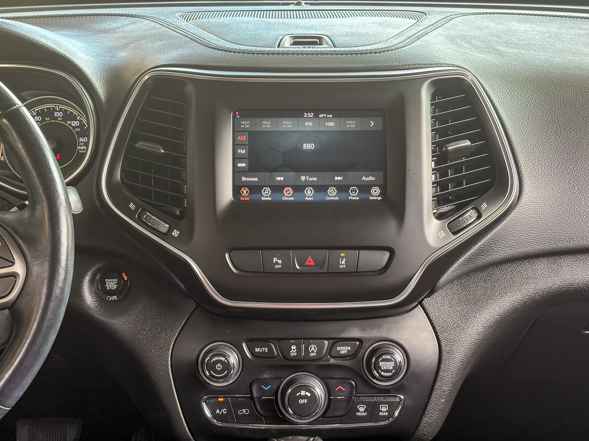 Used 2021 Jeep Cherokee Latitude Plus AWD/4WD image 34