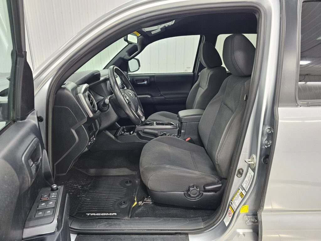 Used 2017 Toyota Tacoma TRD Sport w/ Tow Package (A/T) AWD/4WD image 11