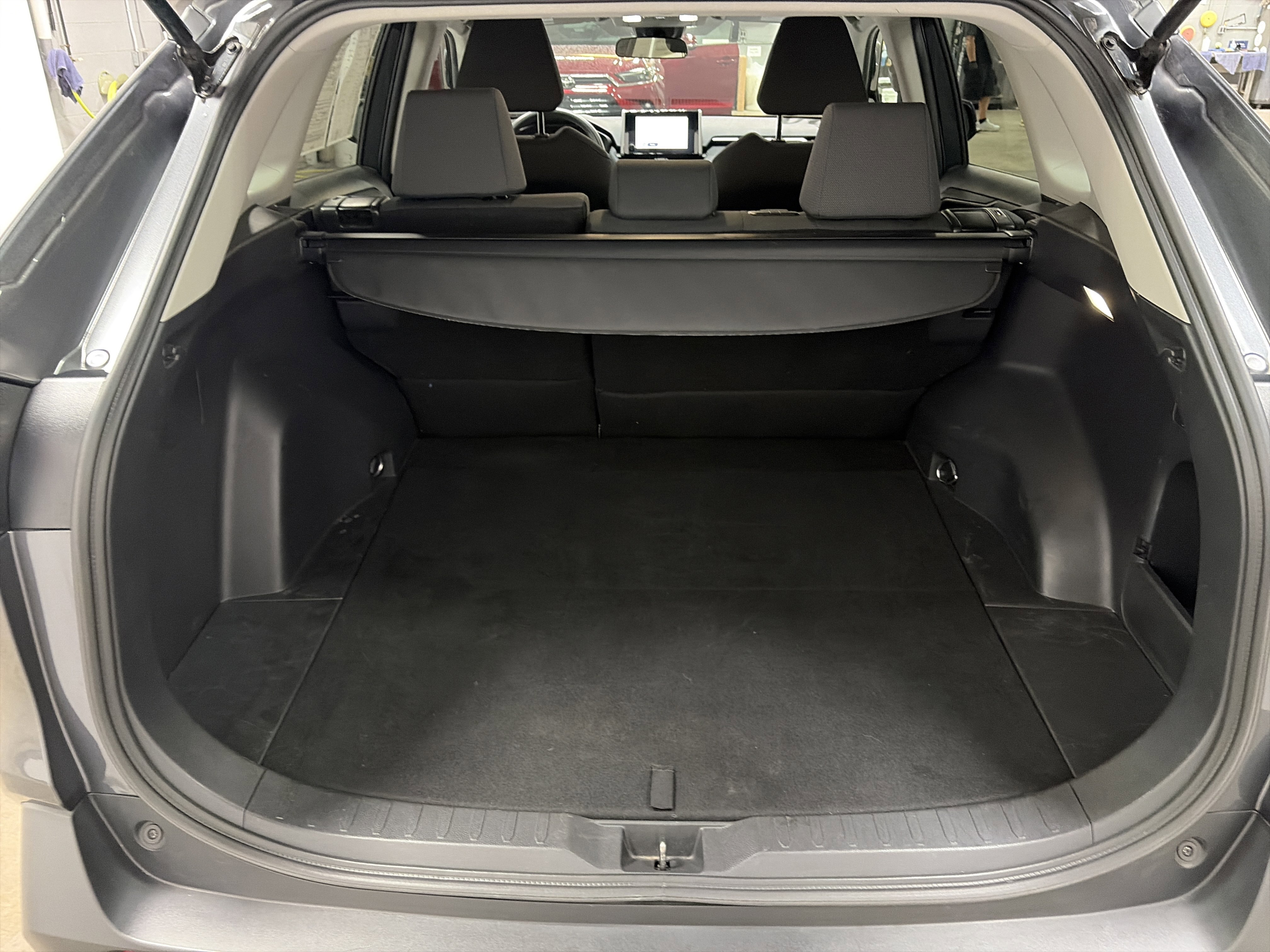 Used 2024 Toyota RAV4 XLE FWD image 25