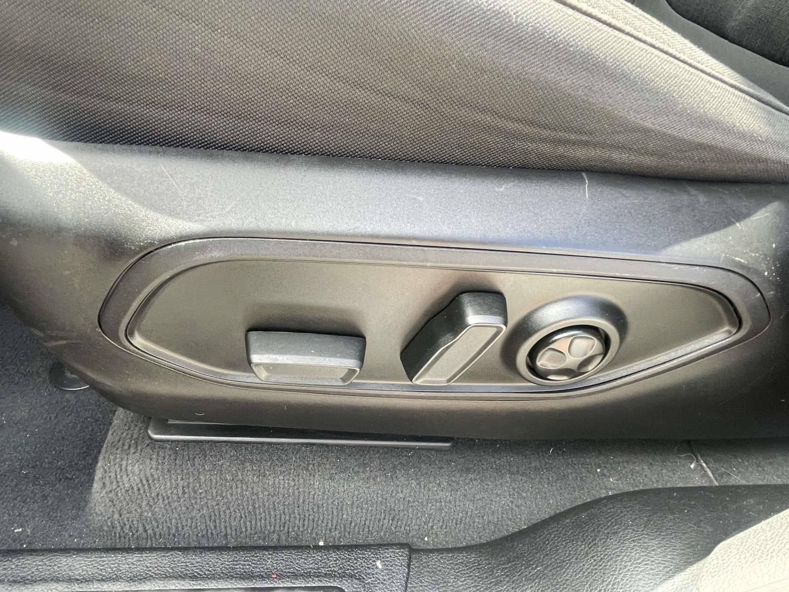 Used 2023 Jeep Grand Cherokee L Laredo AWD/4WD image 18
