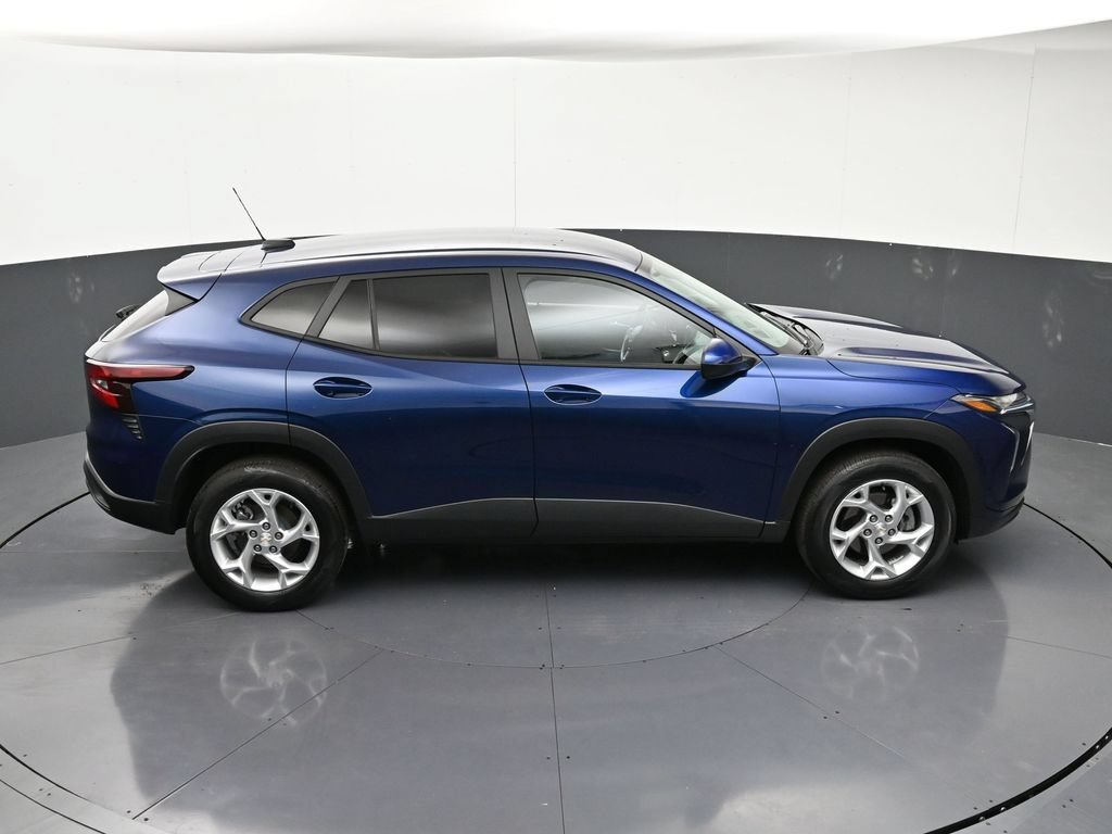 Certified 2024 Chevrolet Trax LS w/ LS Convenience Package FWD image 21