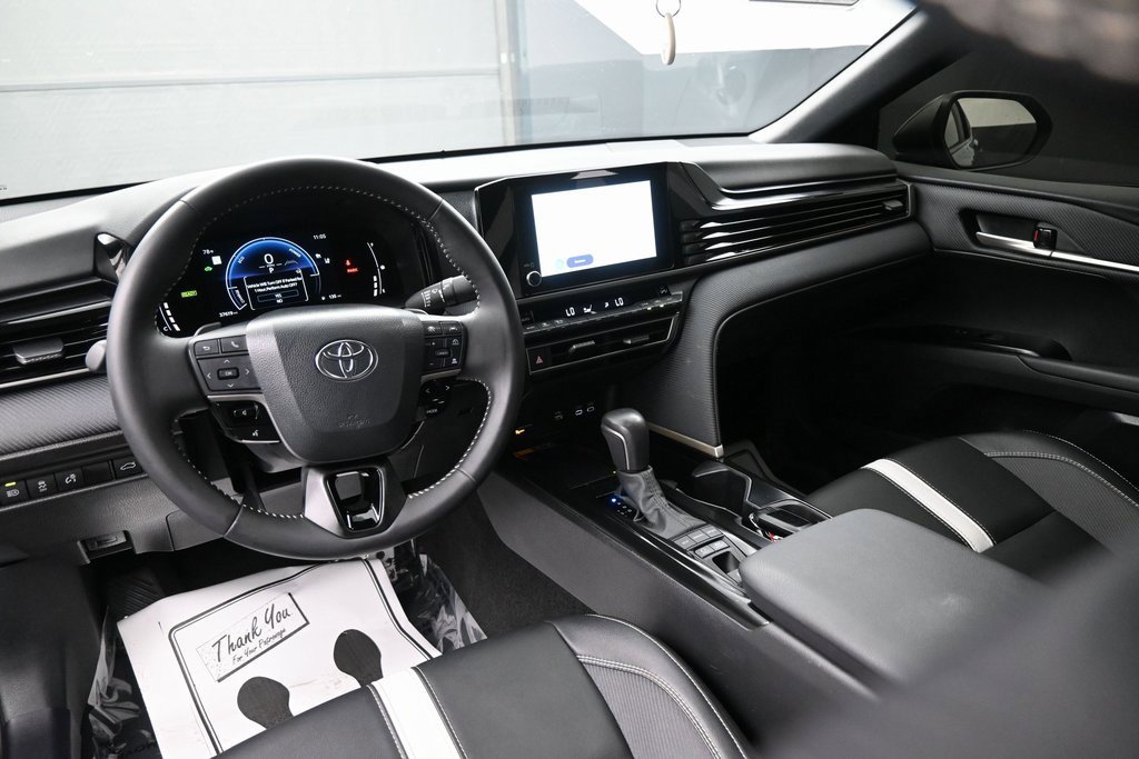 Used 2025 Toyota Camry SE image 16
