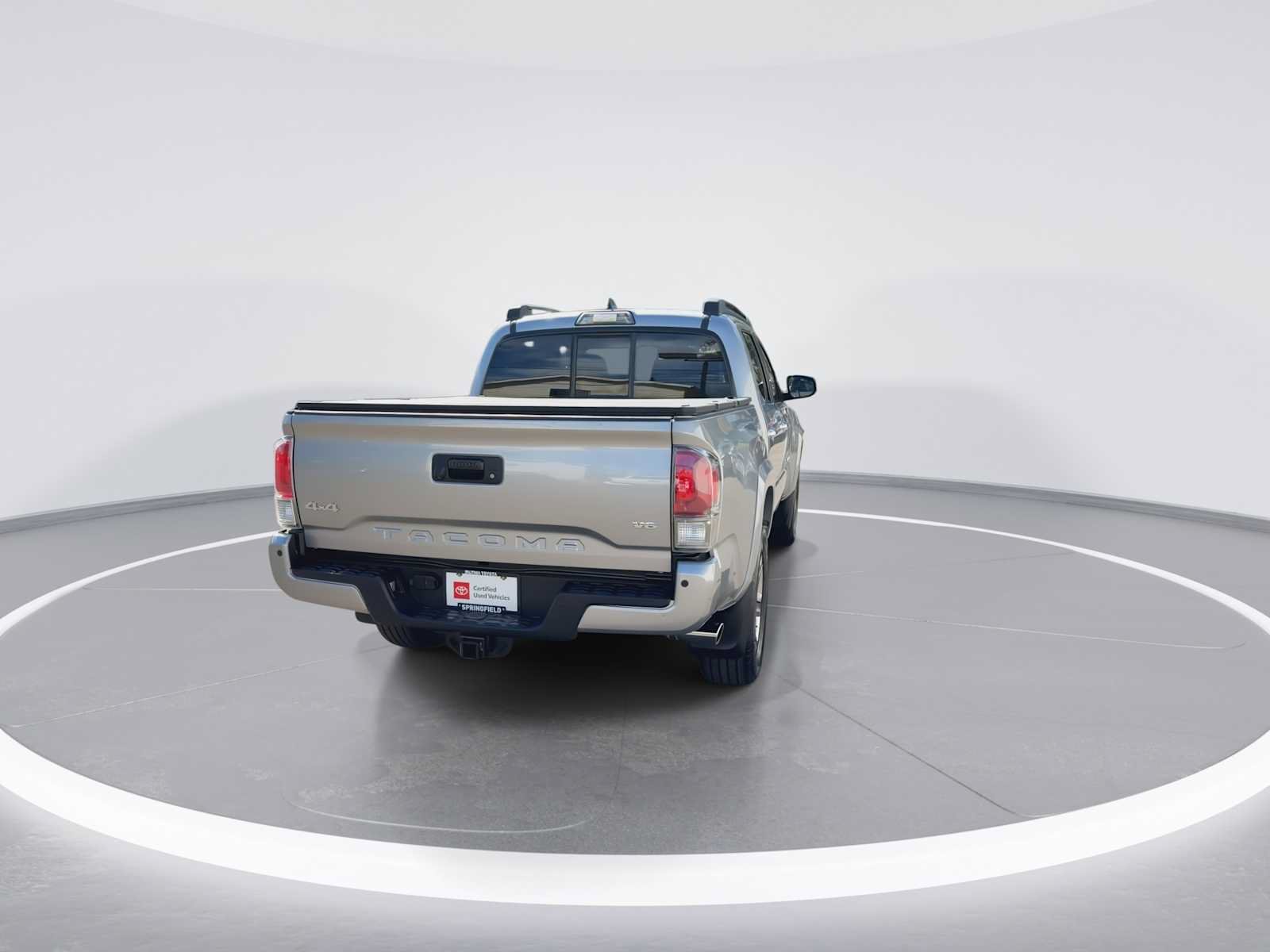 Certified 2016 Toyota Tacoma Limited w/ Towing Package AWD/4WD image 7