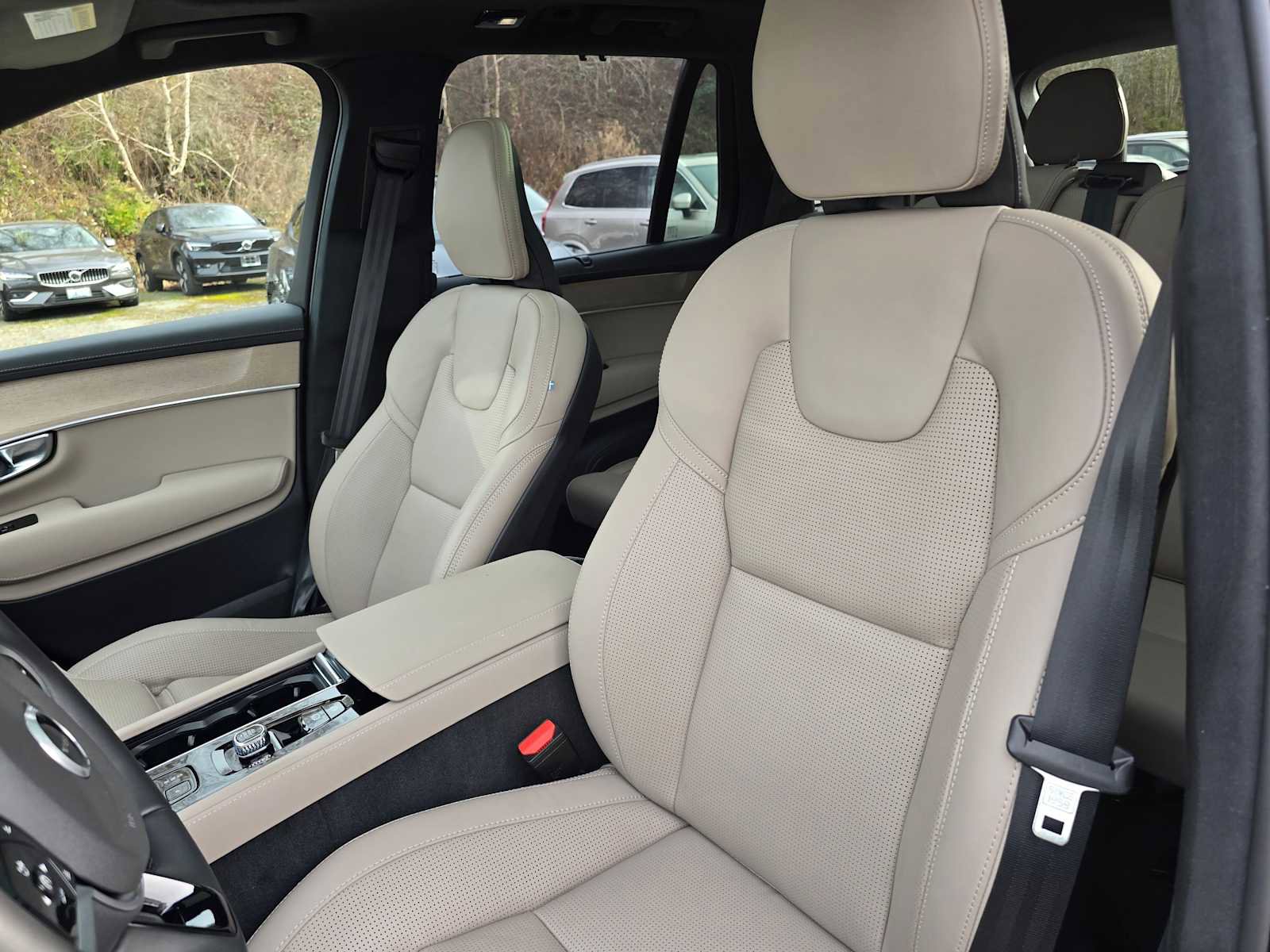 Certified 2025 Volvo XC90 T8 Ultra image 22
