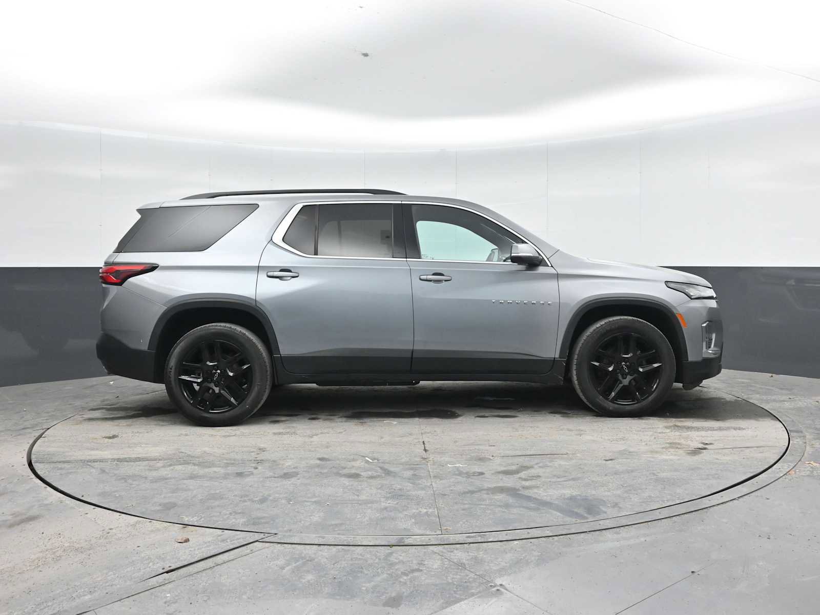 Used 2023 Chevrolet Traverse LT FWD image 9