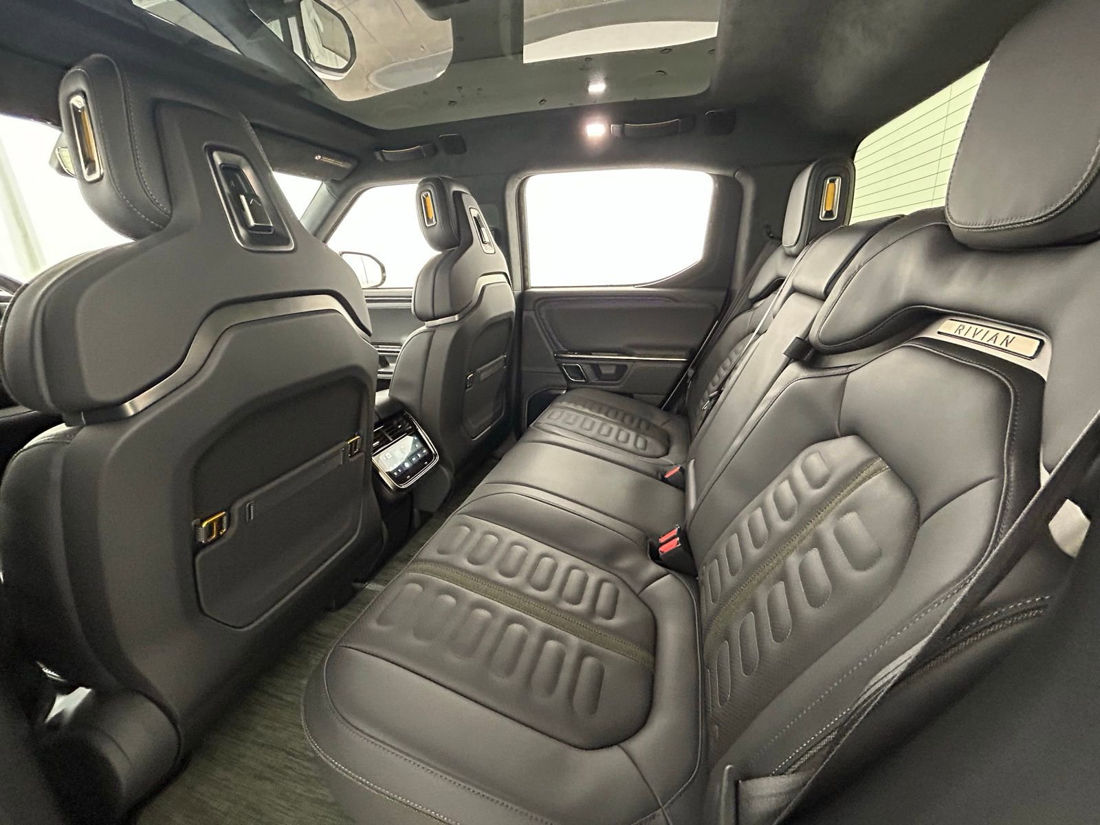 Used 2022 Rivian R1T Adventure image 32
