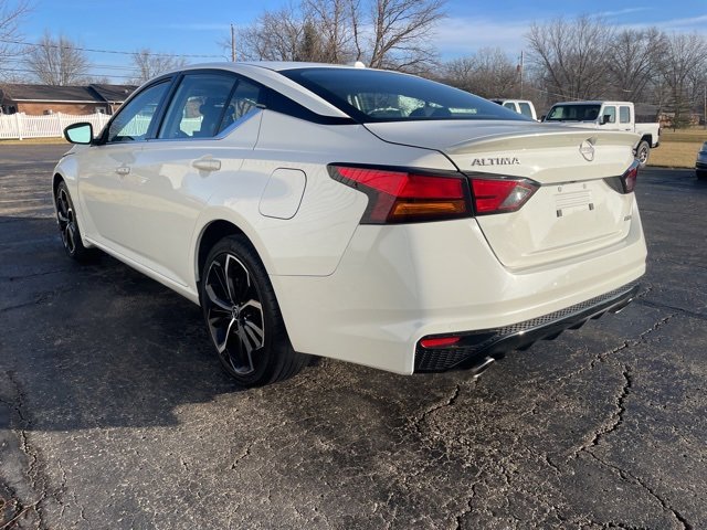Used 2024 Nissan Altima 2.5 SR image 2