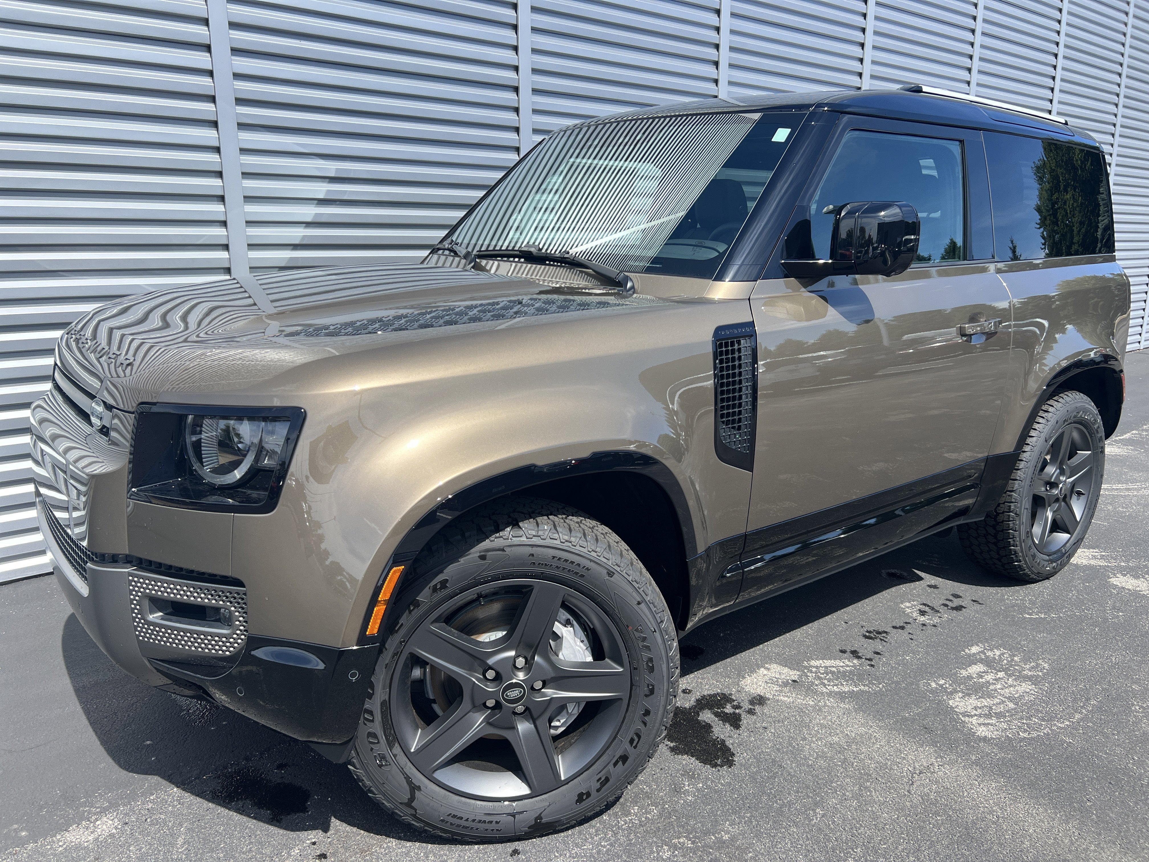 New 2025 Land Rover Defender 90 X-Dynamic SE