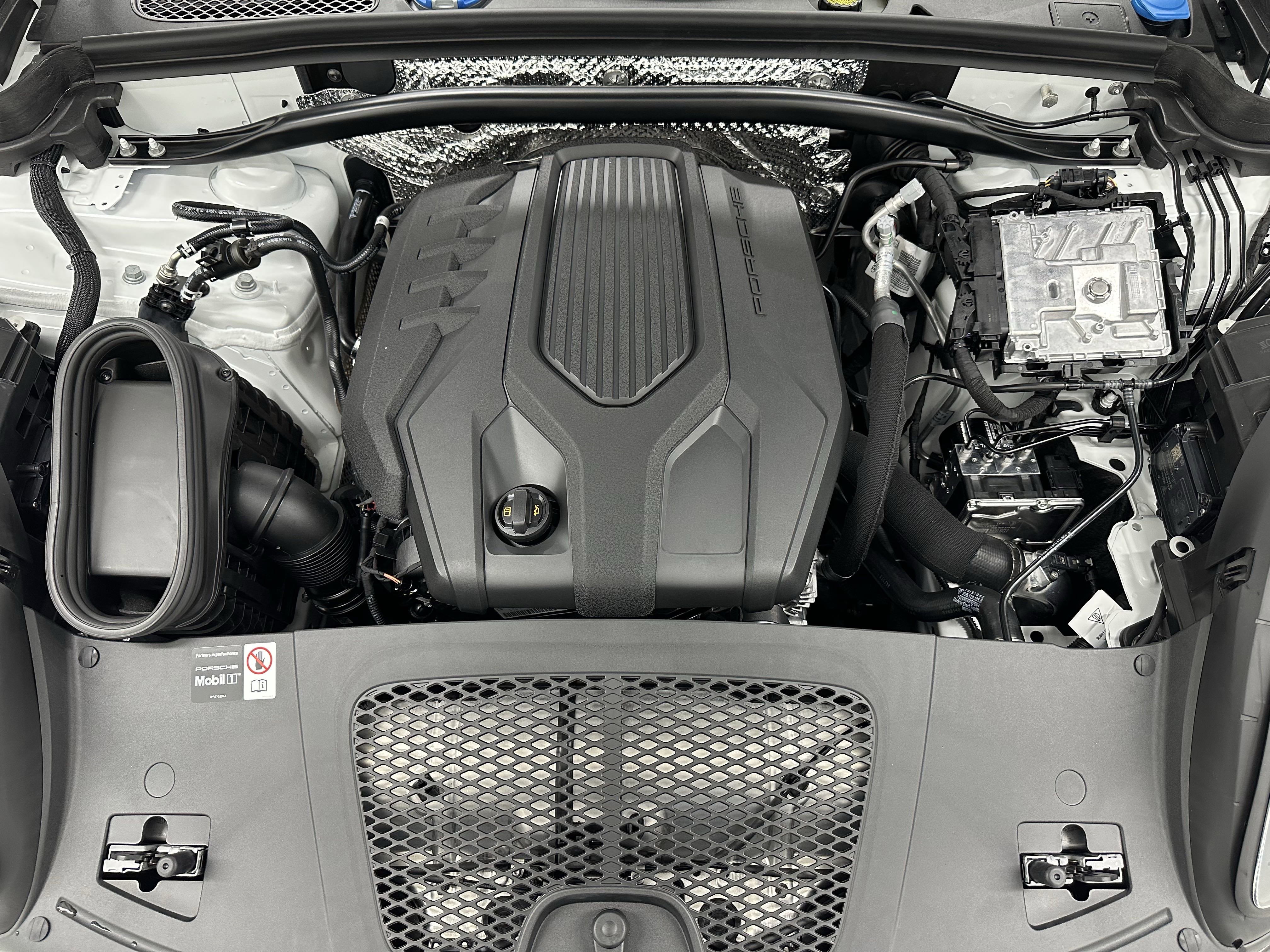 New 2025 Porsche Macan image 57