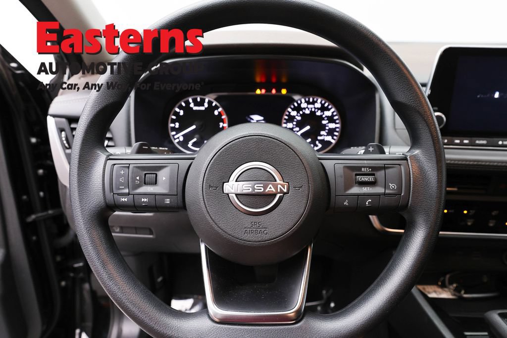 Used 2023 Nissan Rogue S AWD/4WD image 10
