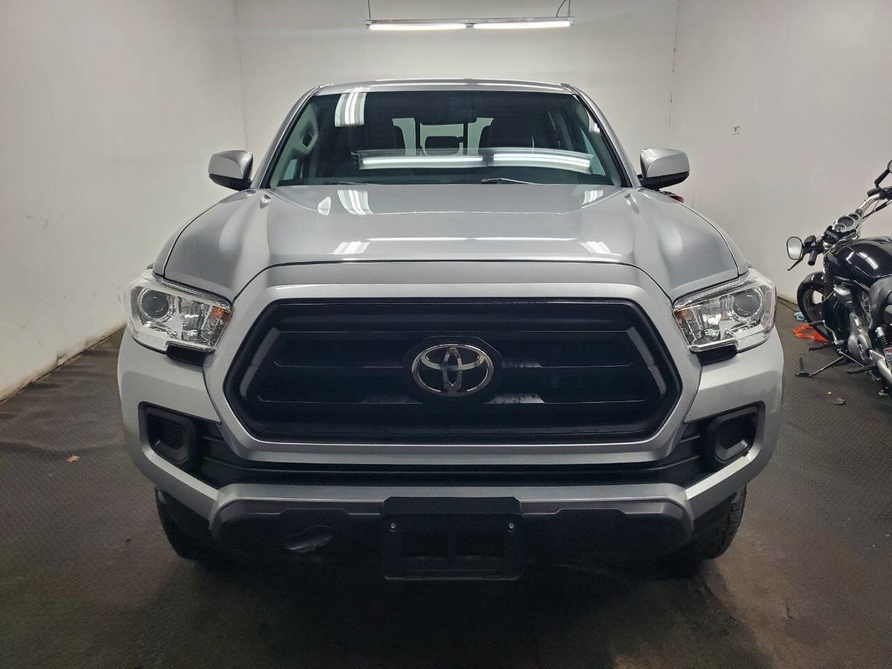 Used 2023 Toyota Tacoma SR AWD/4WD image 2