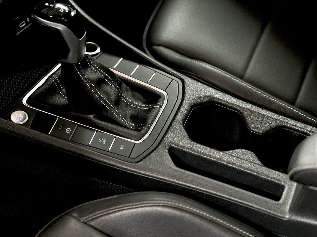 Used 2024 Volkswagen Jetta SE image 30