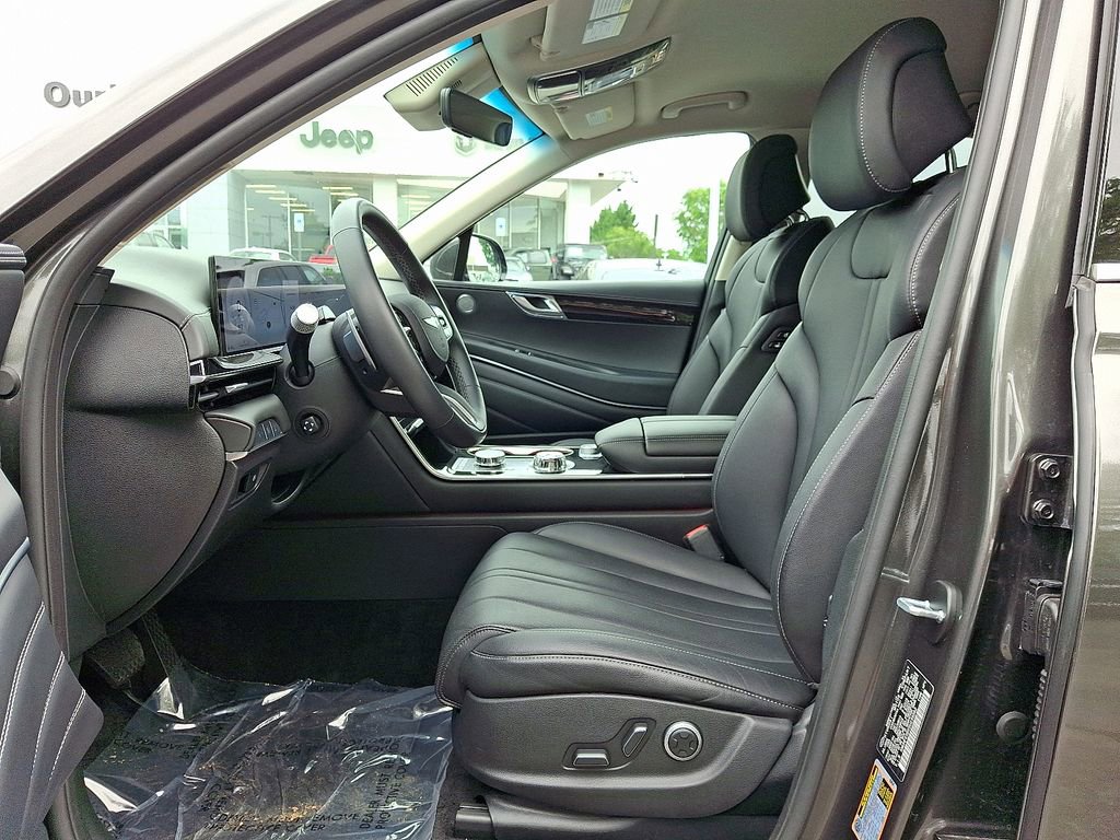 Used 2025 Genesis GV80 2.5T Standard AWD/4WD image 13