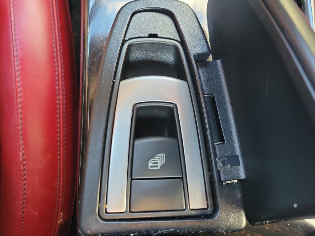 Used 2016 Mercedes-Benz SLK 300 image 21