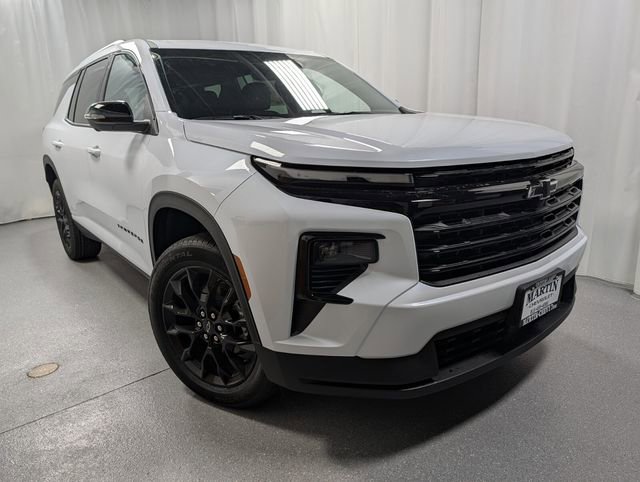 New 2026 Chevrolet Traverse LT w/ Midnight/Sport Edition AWD/4WD image 2