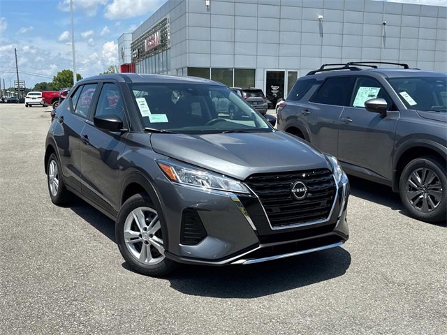 New 2025 Nissan Kicks Play S image 2