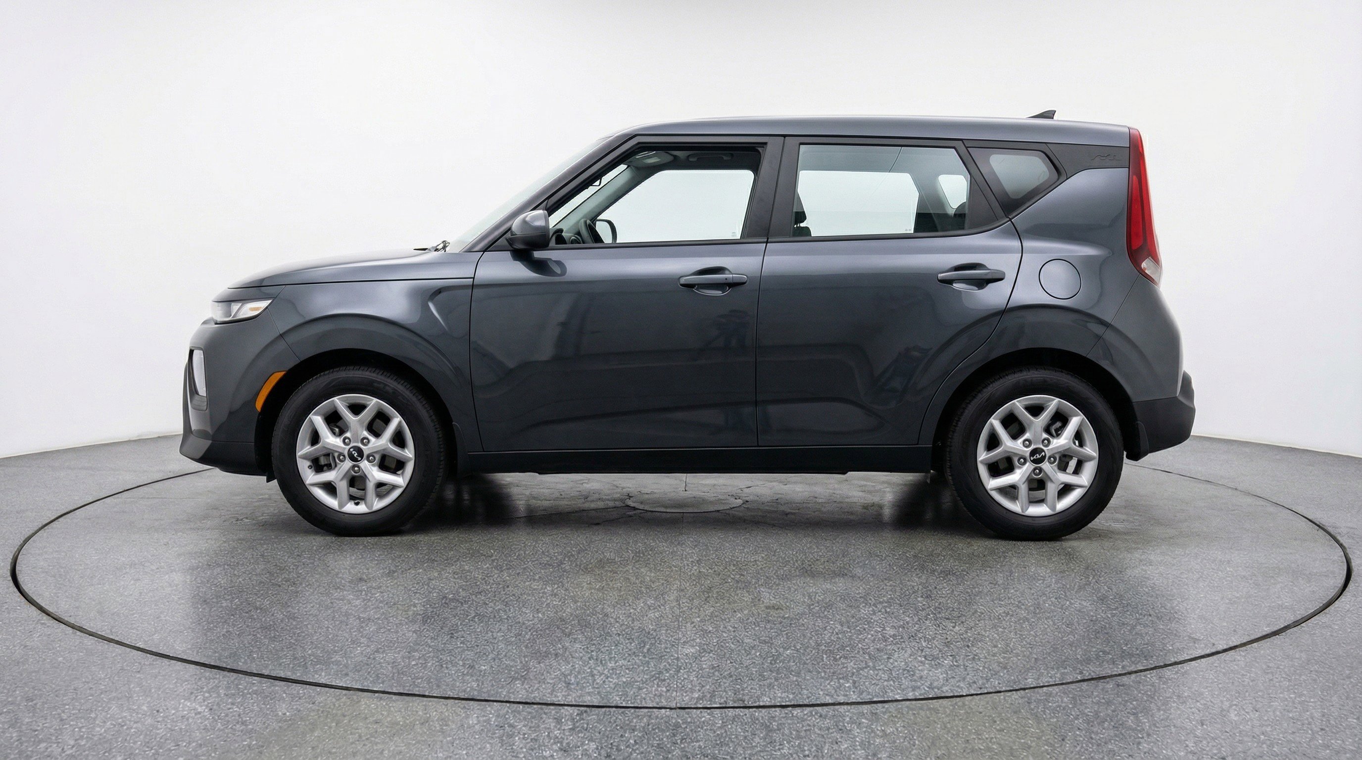 Used 2025 Kia Soul LX w/ LX Technology Package FWD image 5