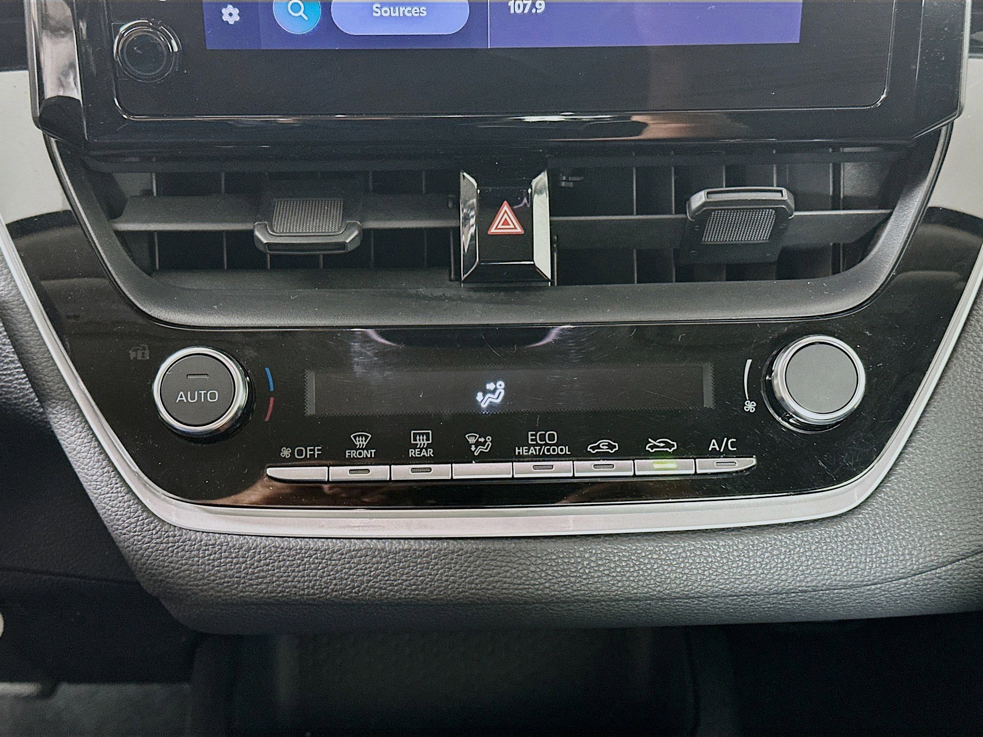 Used 2024 Toyota Corolla LE image 22