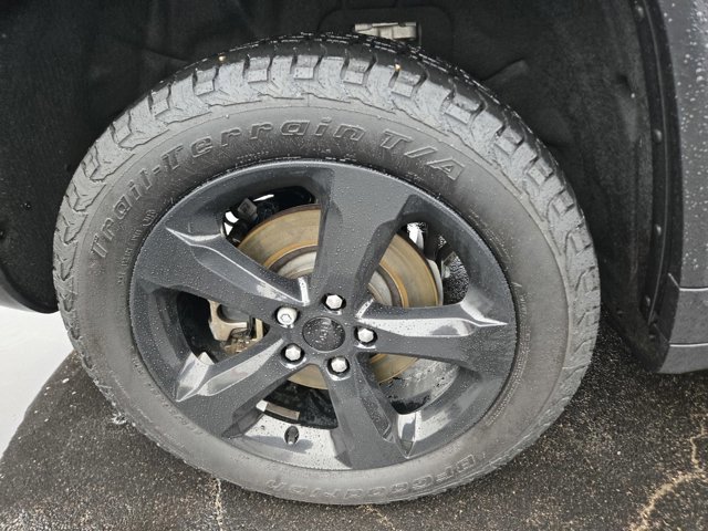 Used 2022 Jeep Grand Cherokee L Limited w/ Black Appearance Package image 46