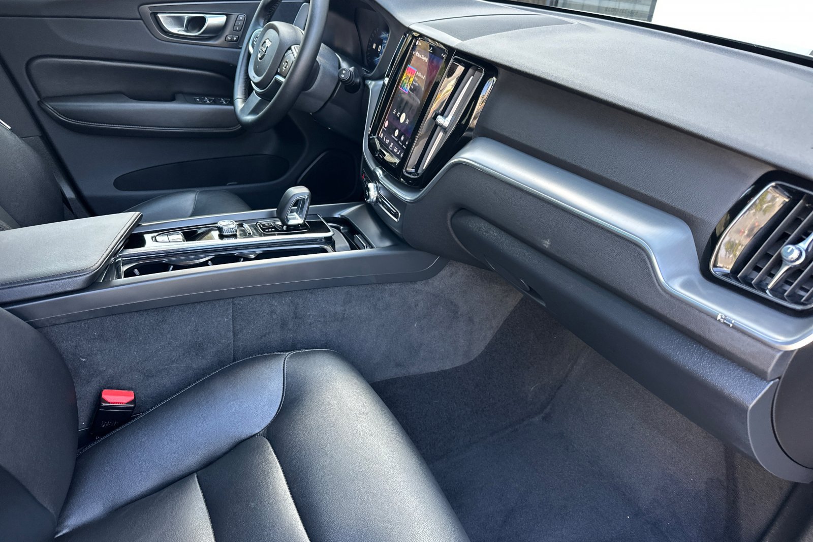 Certified 2025 Volvo XC60 B5 Core AWD/4WD image 19