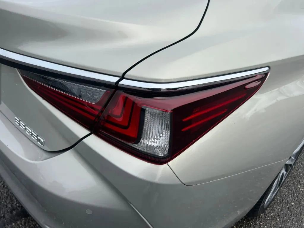 Used 2020 Lexus ES 350 w/ Premium Package image 37