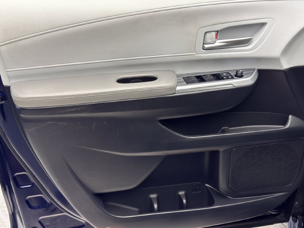 Used 2025 Toyota Sienna XLE w/ XLE Plus Package FWD image 16