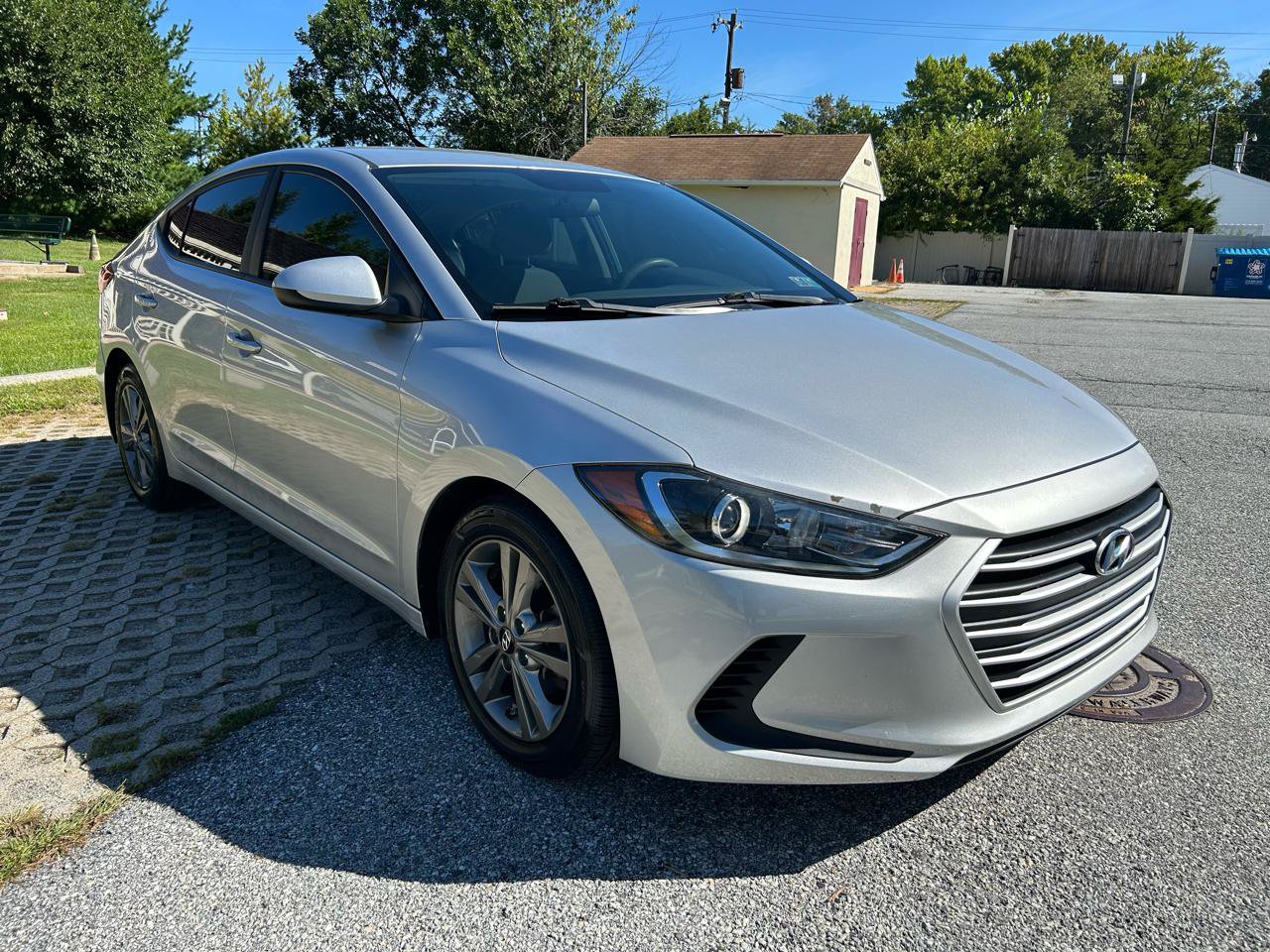 Used 2017 Hyundai Elantra SE FWD image 3