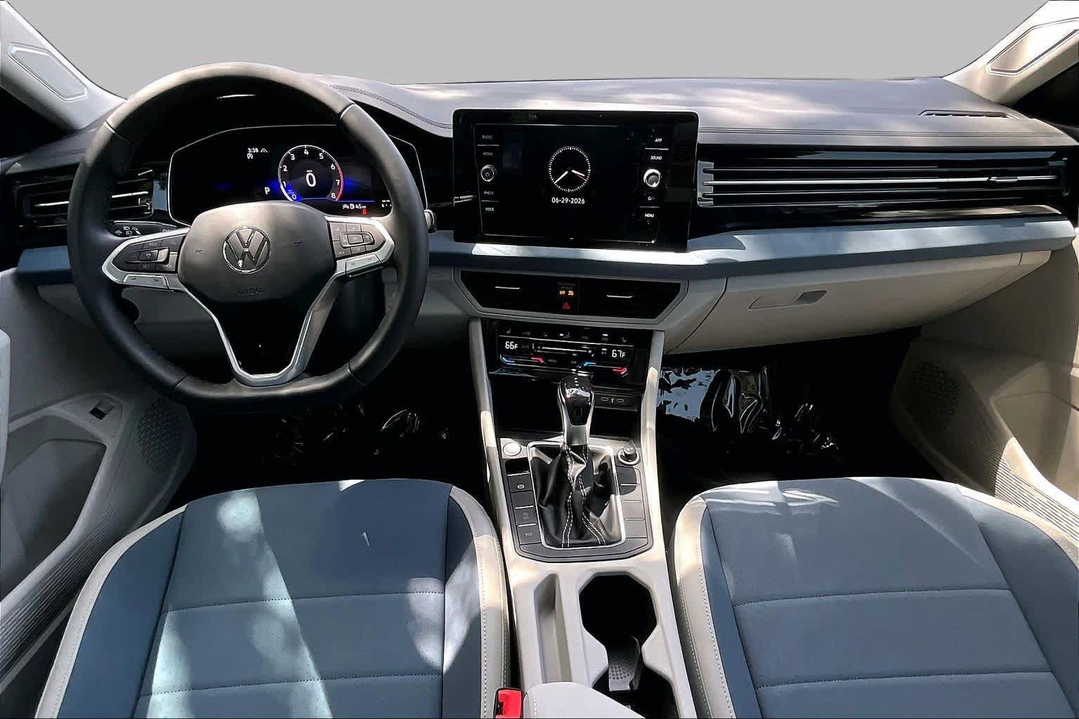Used 2026 Volkswagen Jetta SE FWD image 16