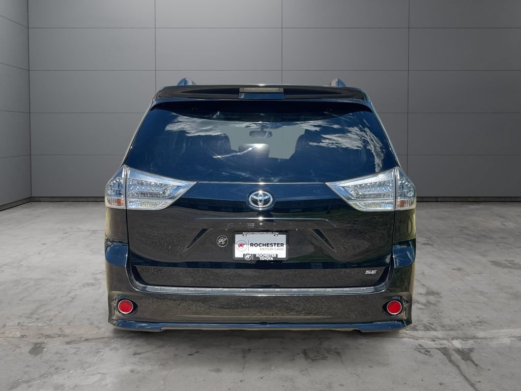 Used 2015 Toyota Sienna SE FWD image 4